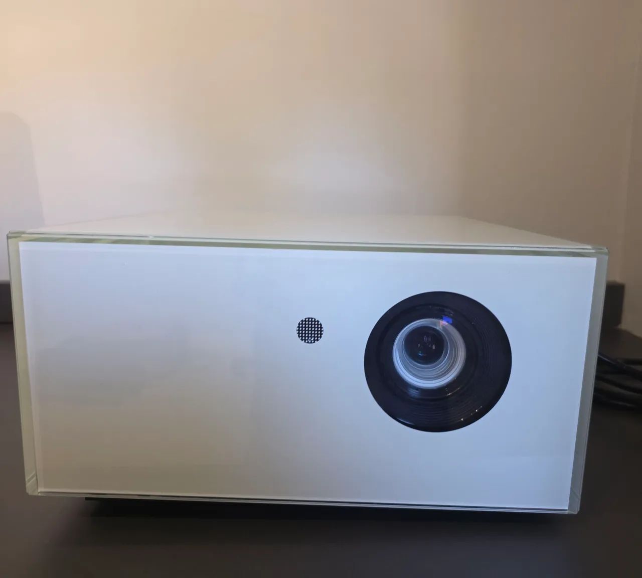 Projetor SIM2 Crystal Cube HD  em Cristal - High-End Italiano  ate 150 pol 2300 ansi