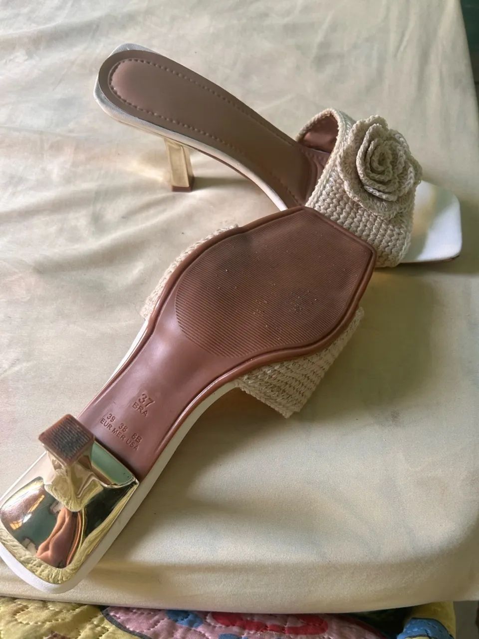Salto feminino crochê de flor  - Foto 5