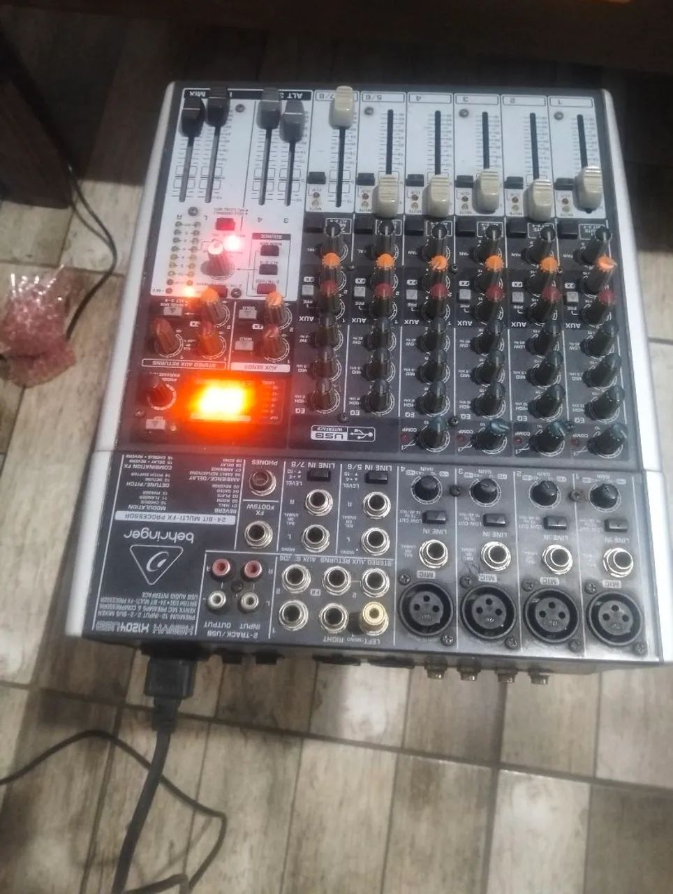 Mesa de som Behringer 1204 - Foto 2
