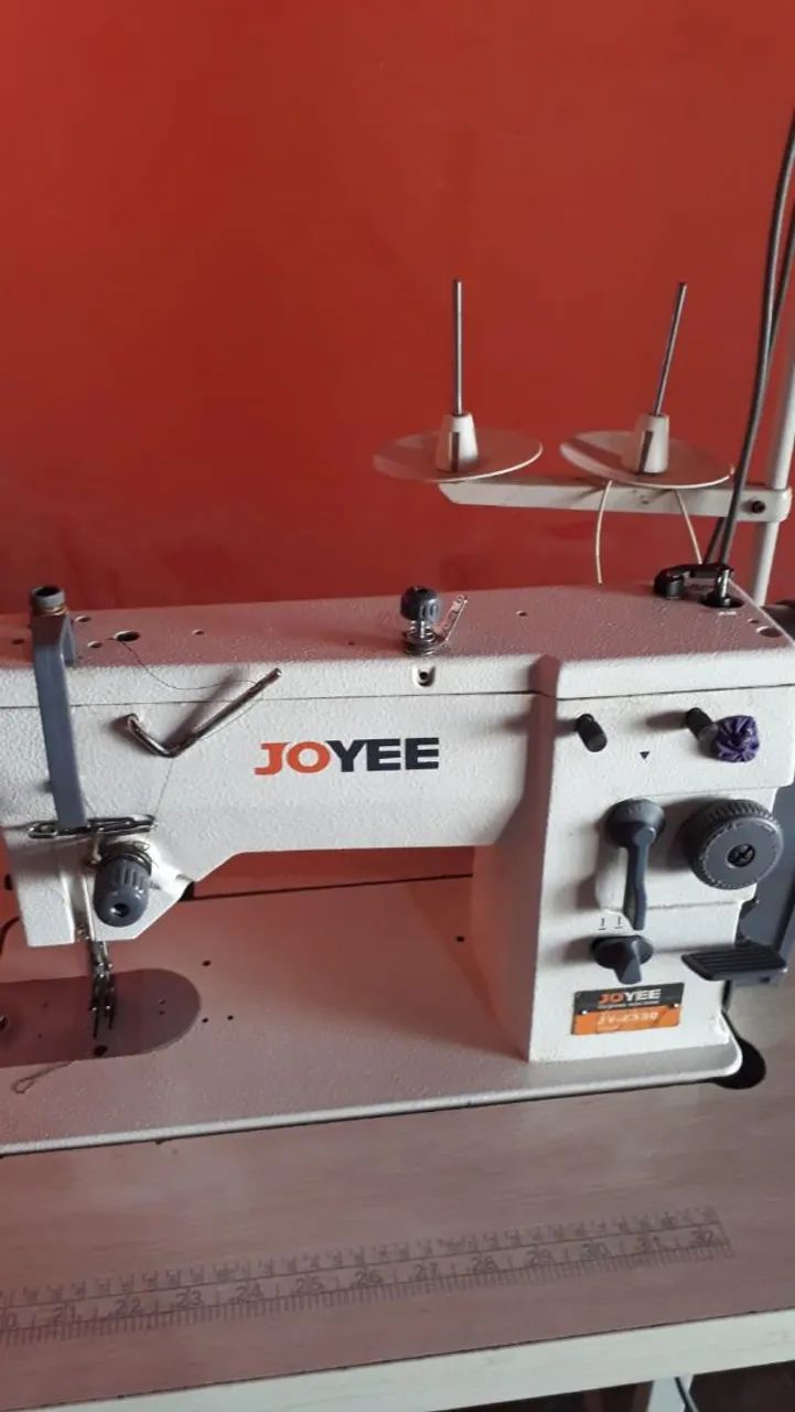 Máquina industrial de costura e bordar semi nova  pouquíssimo usada  - Foto 2