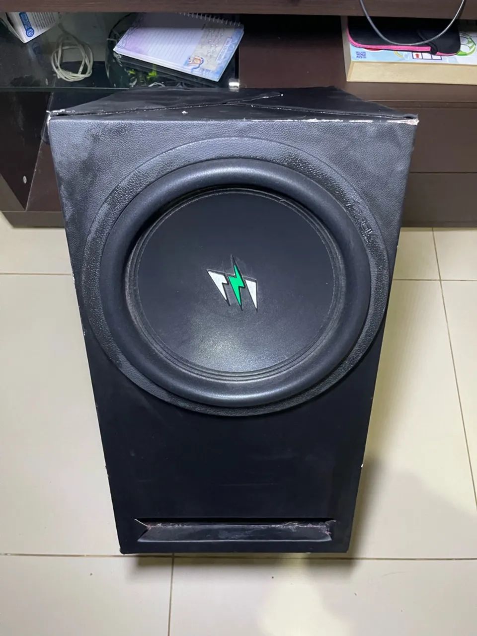 Caixa de grave com Evox 700 W