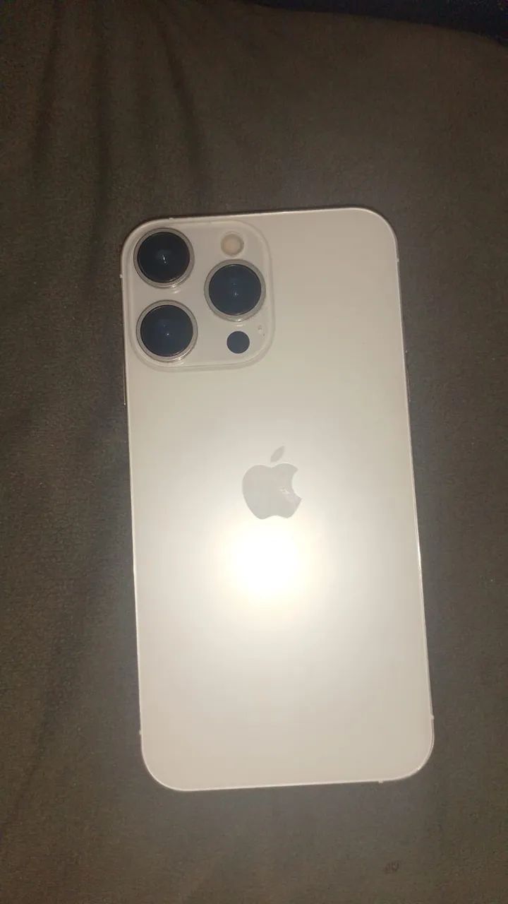 iPhone XR na carcaça do 16 pro 