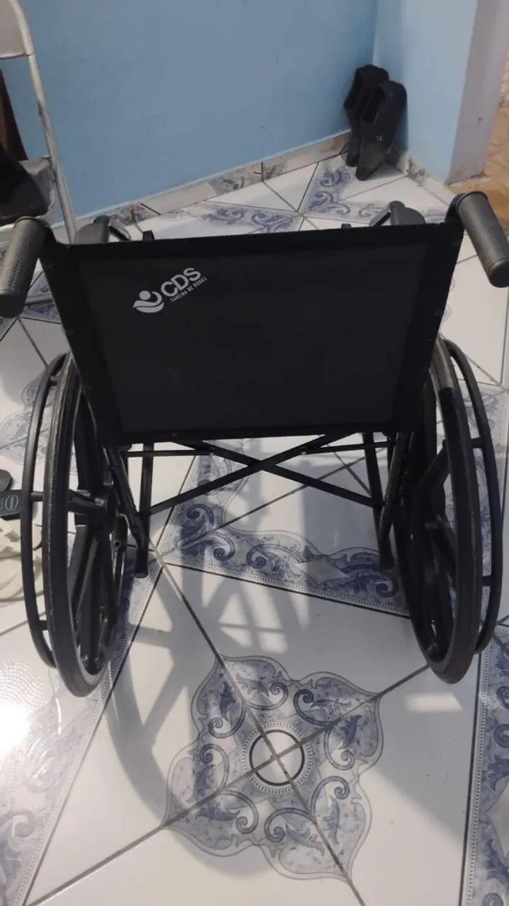 Cadeira de Rodas - suporta 80kg - Foto 4