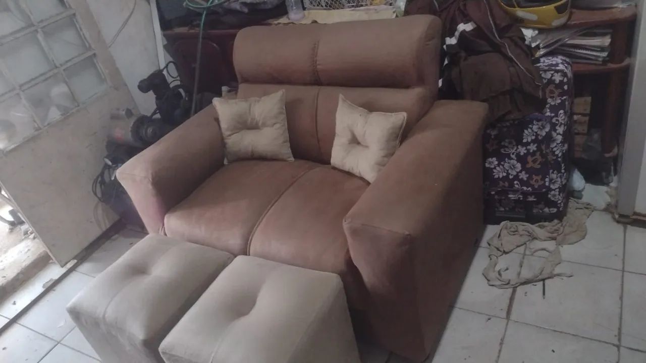 Kit sofá de 2 lugar 2 puf e 2 almofada 