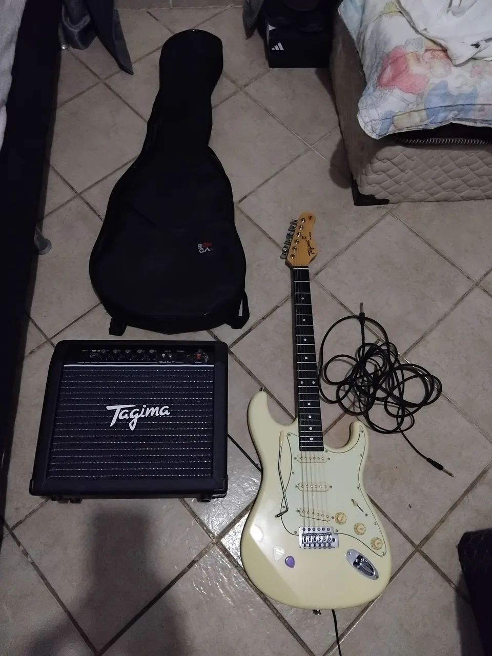 Conjunto completo de guitarra, 2 cabos e amp