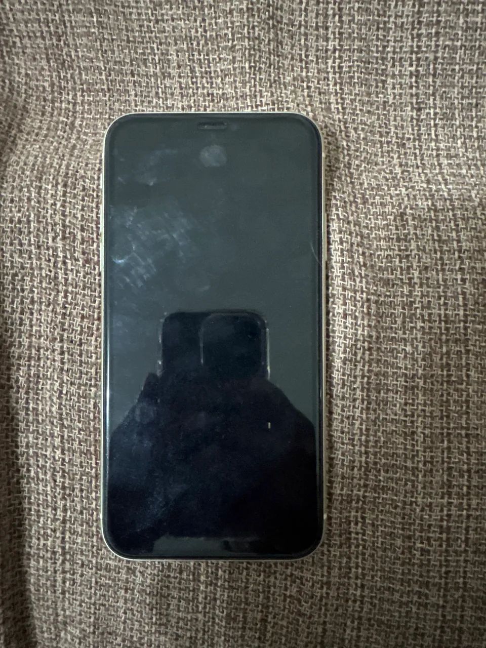 iPhone 11 seminovo sem arranhão e bem cuidado! - Foto 2