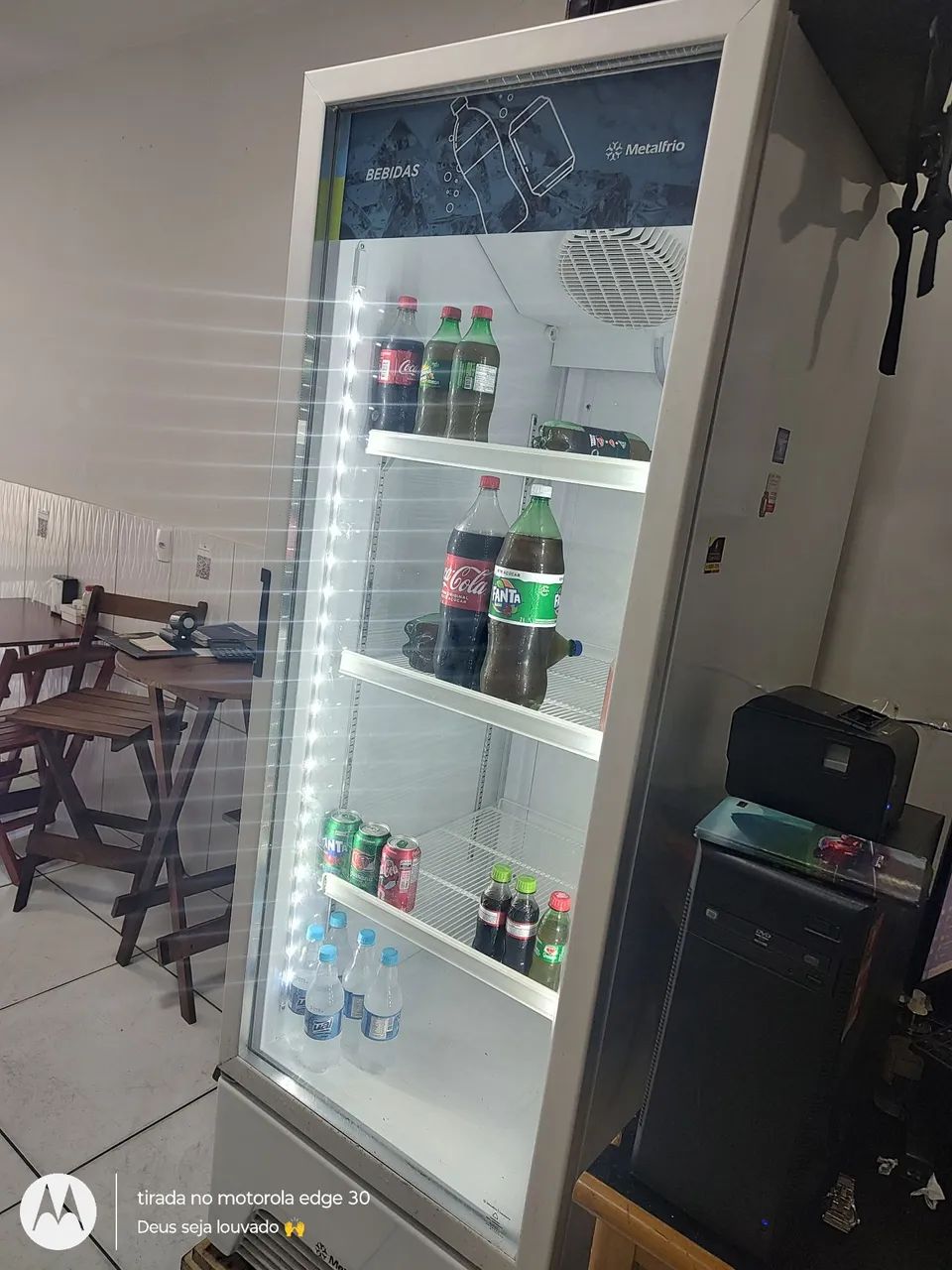 FREEZER-VERTICAL EXPOSITOR: Metalfrio / Bebidas - Geladeiras e