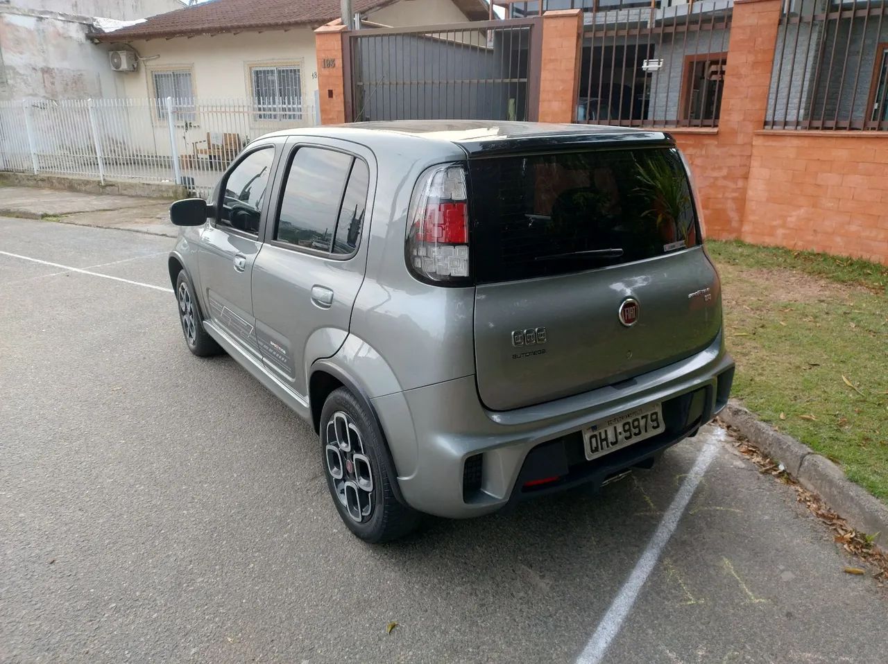 Fiat Uno Sporting 1.4 EVO Fire Flex 8V 4P 2016 - Foto 3