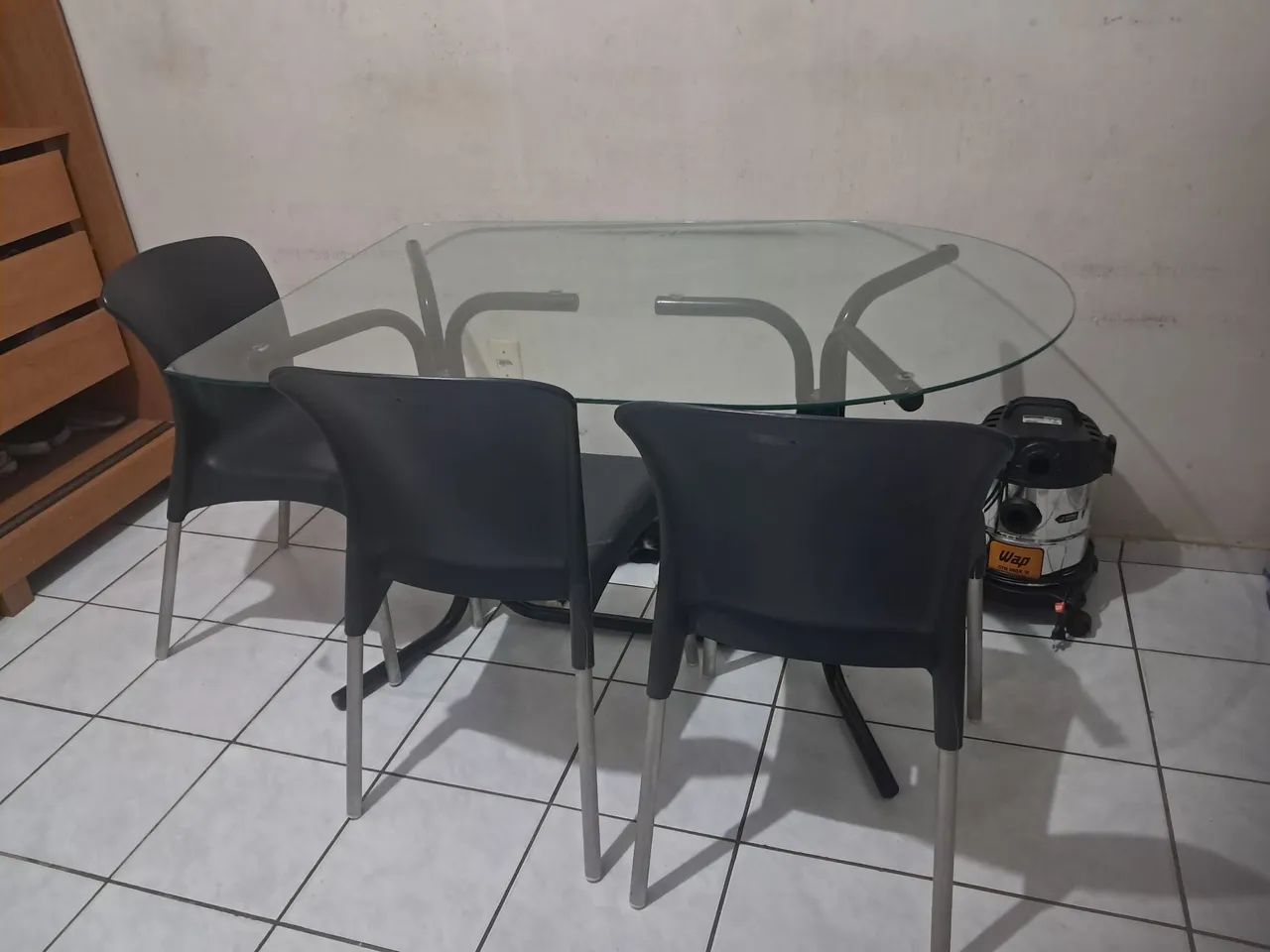 Mesa de vidro Temperado usada 4x cadeiras. - Foto 3