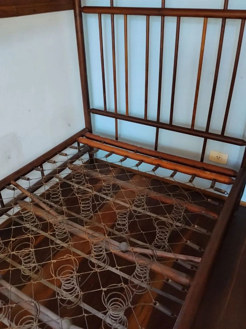 Cama patente de madeira antiga  - Foto 3
