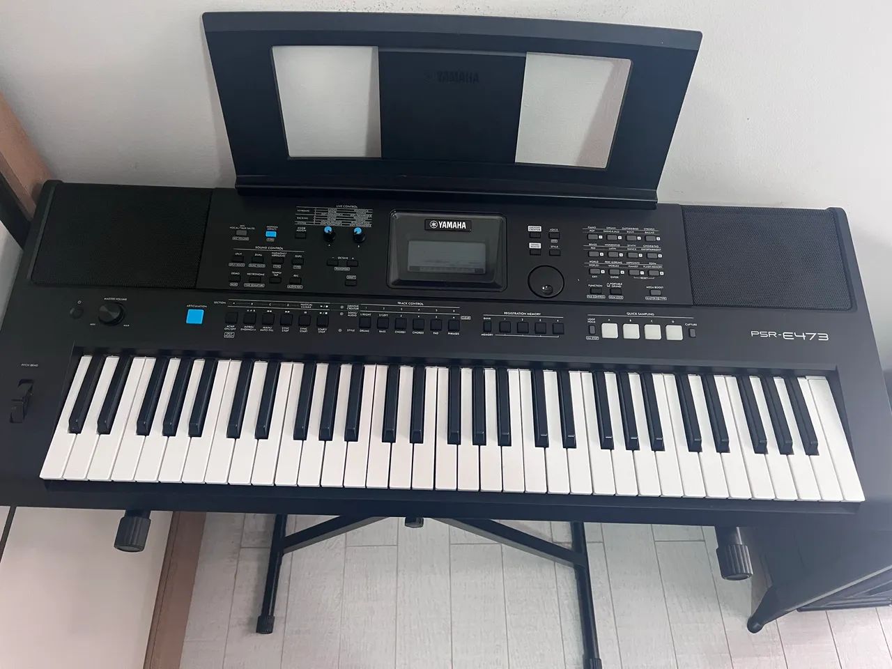 Teclado Yamaha PSR E473 Completo e novo - Foto 3