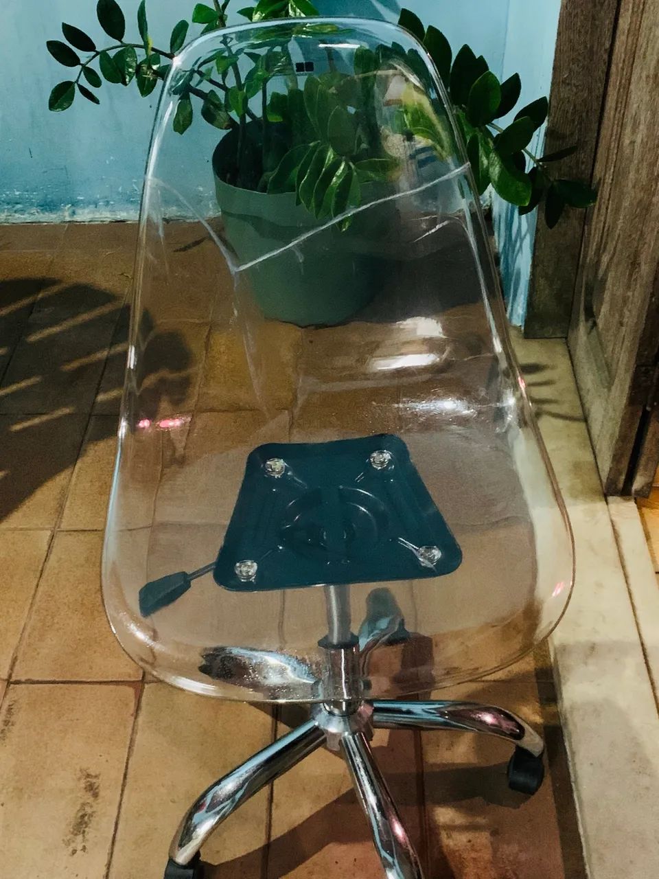 Cadeira transparente  - Foto 2