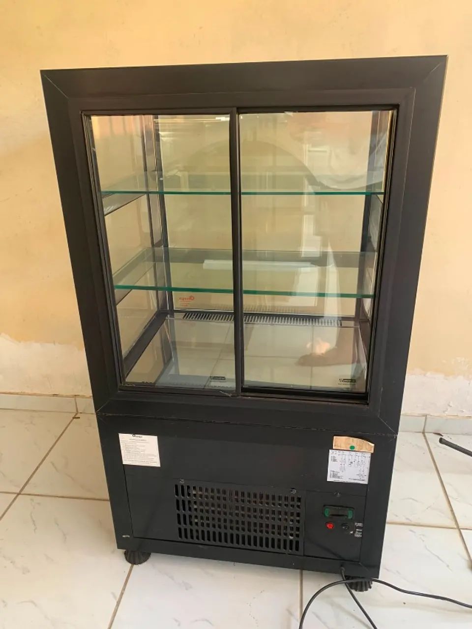 Vitrine Expositora Refrigerada Ômega - Perfeita para Comércio - Foto 4