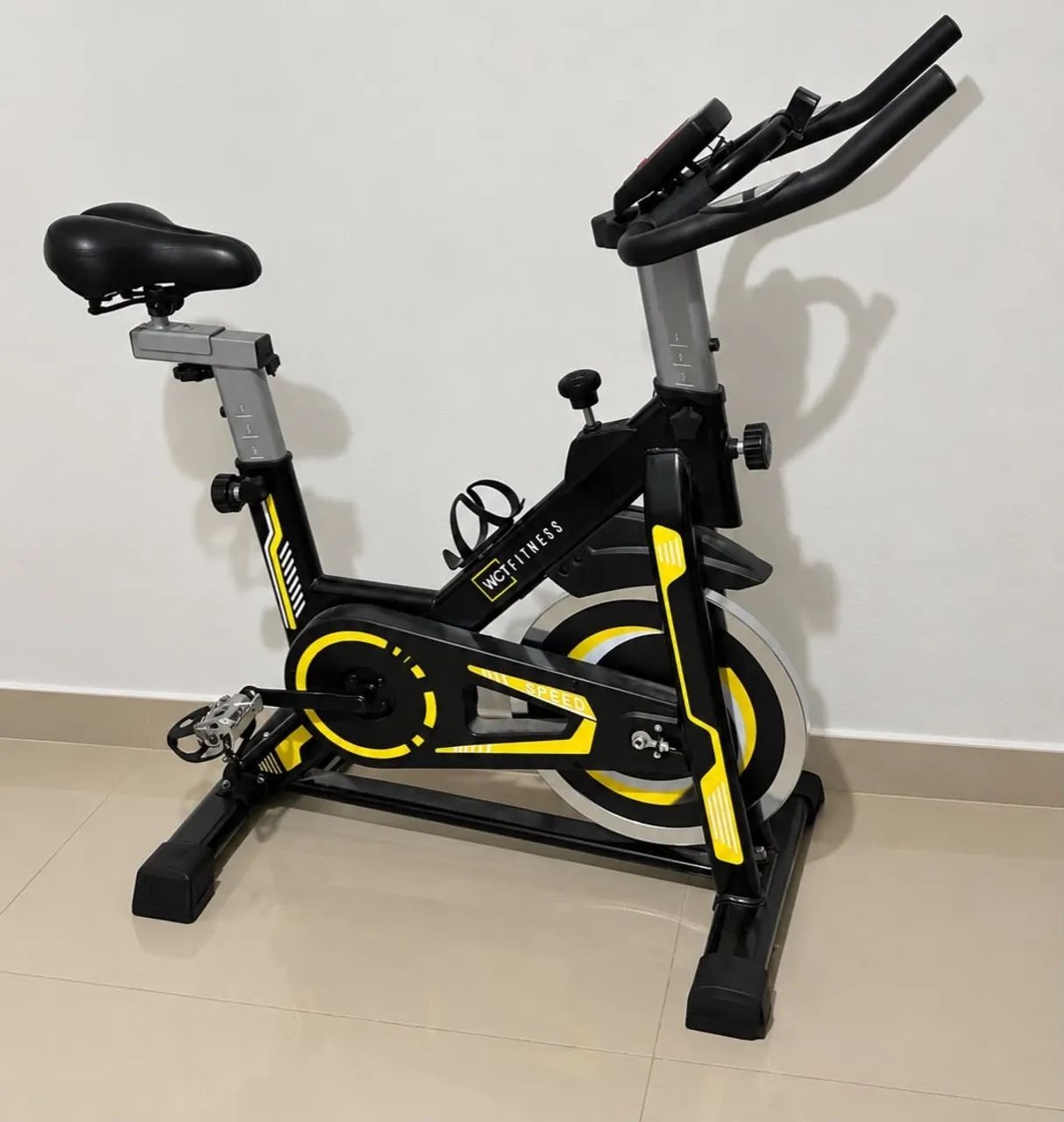 Bicicleta spinning com roda inércia 