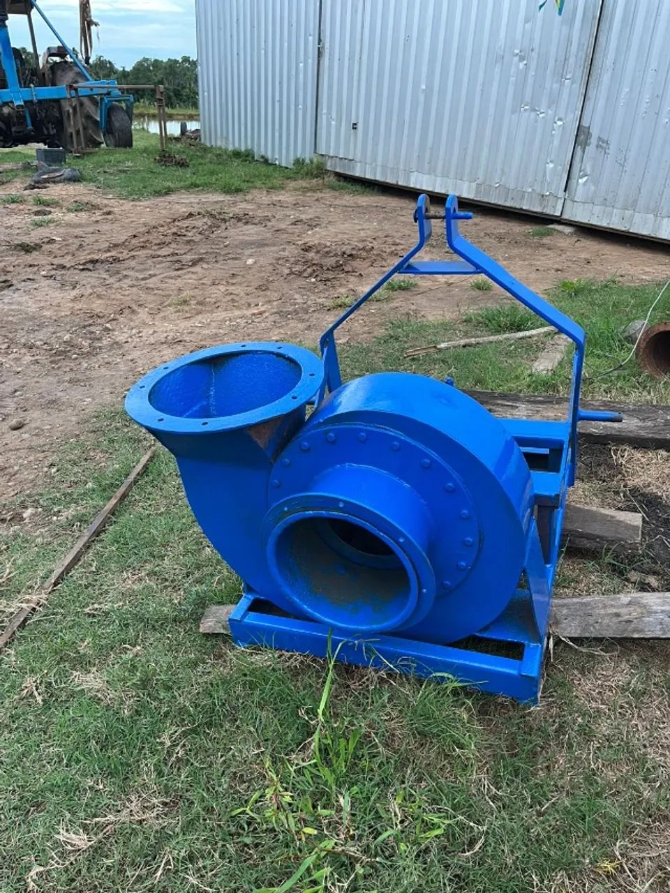 Bomba de puxar água de lata