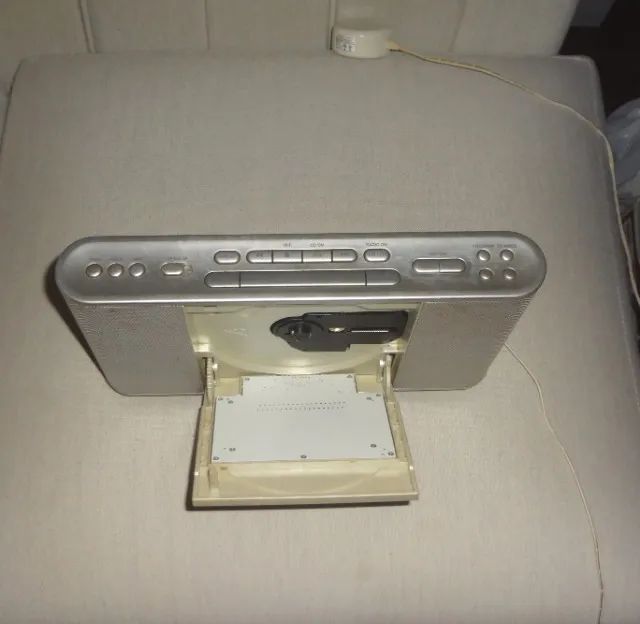 Rádio Relógio Digital CD Memorex - Foto 2