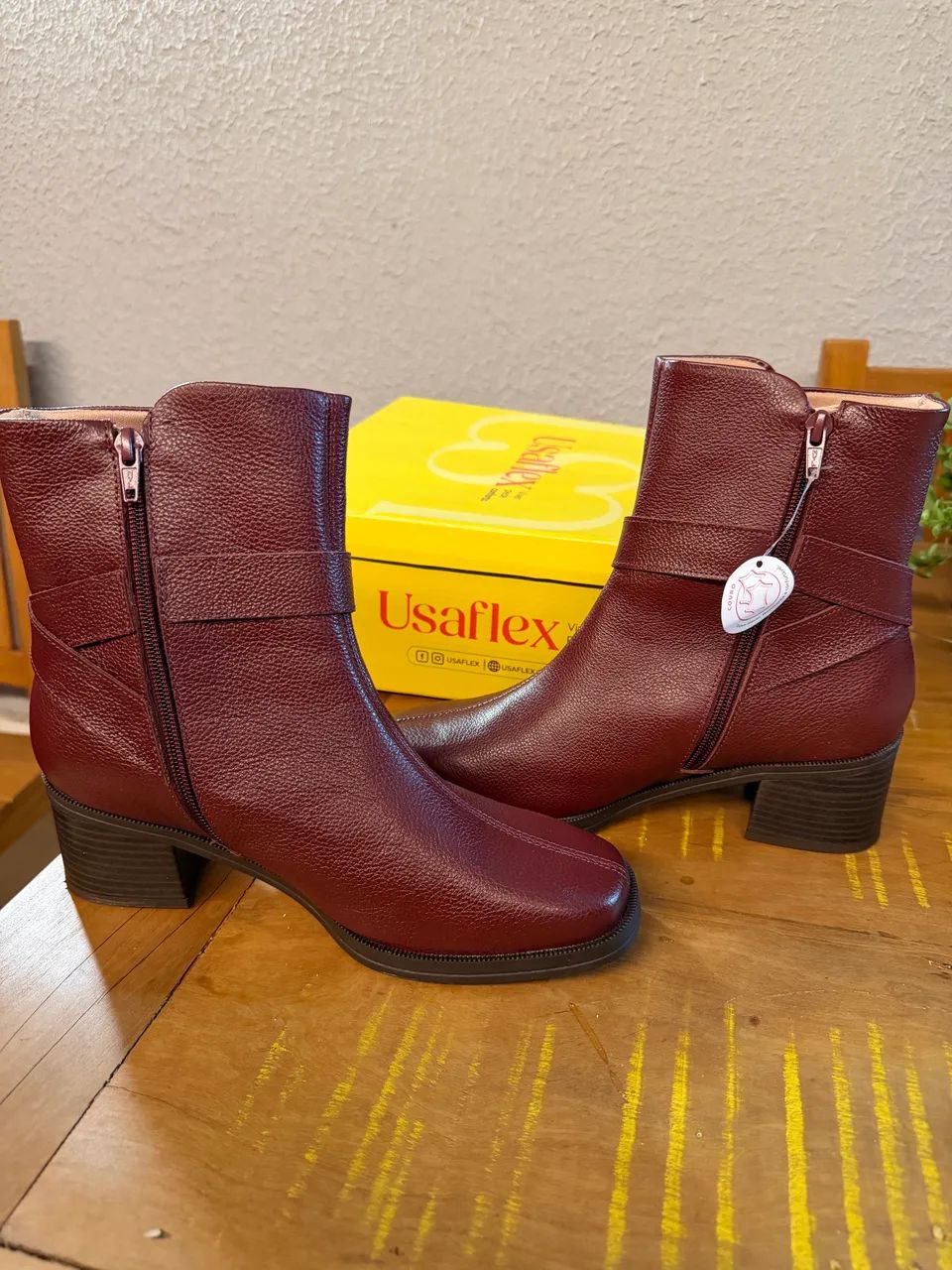 Bota de Couro Bordô Usaflex NOVA - Foto 2