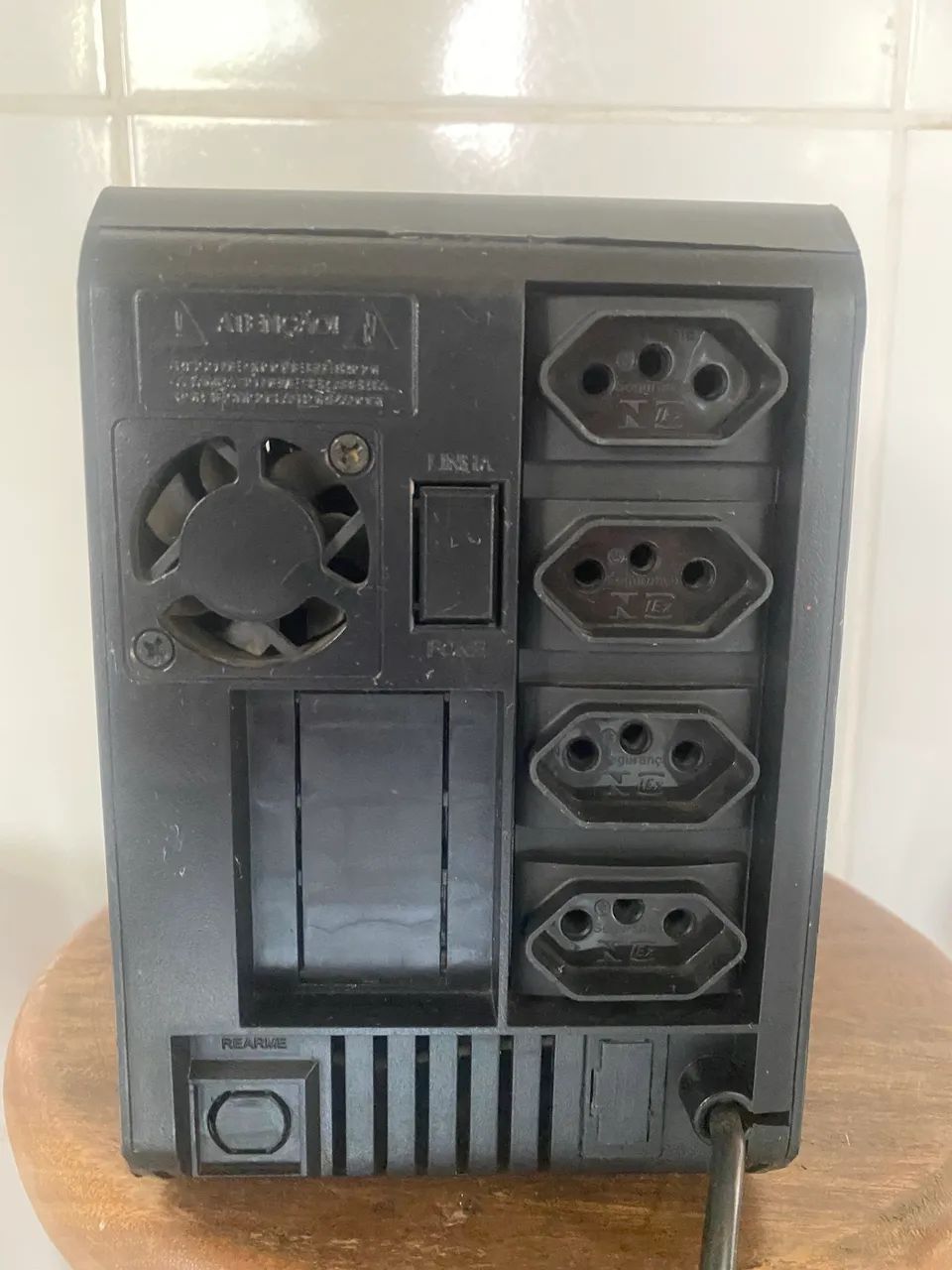 Nobreak APC 600VA / 300W - Foto 4