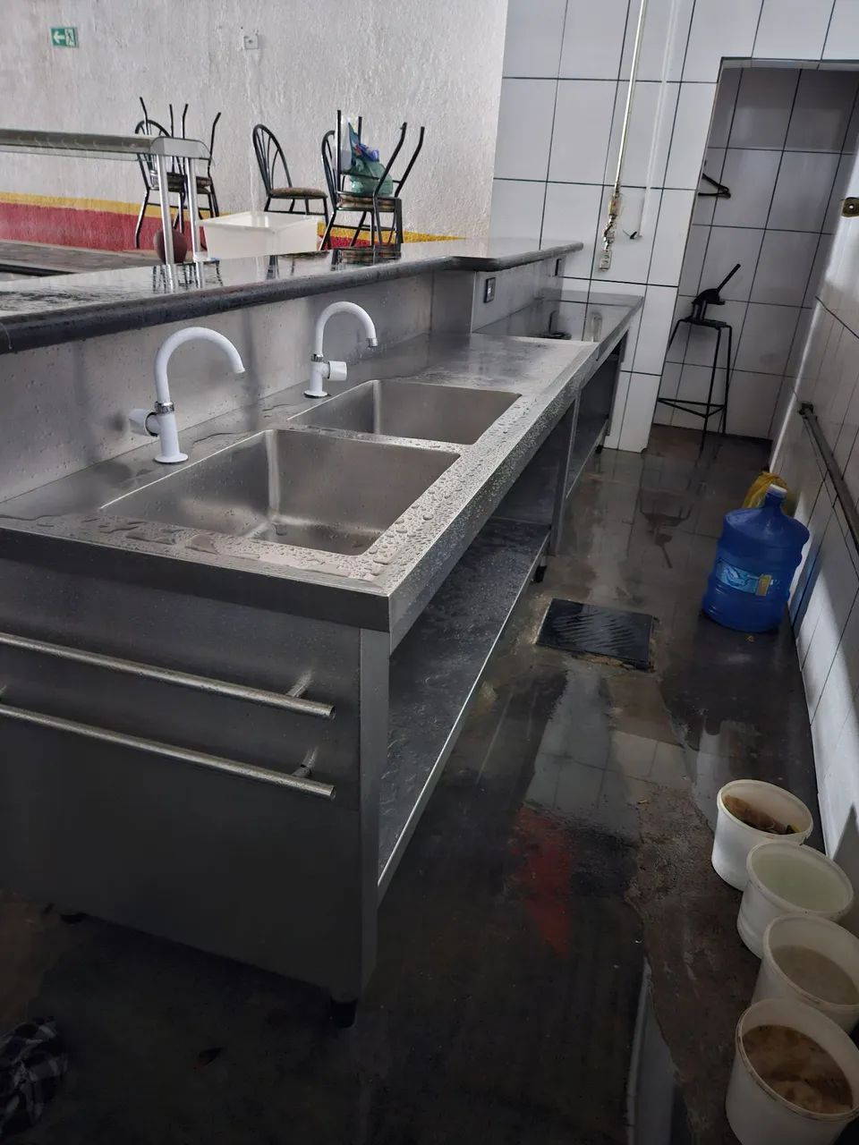 Stainless Steel Industrial Sink / Countertop, 4.00 m – Complete with Sinks