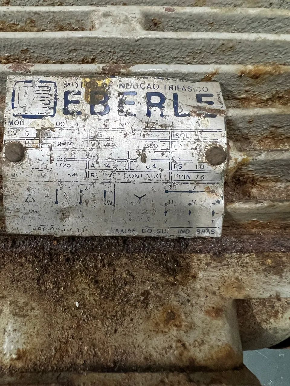 Motor Elétrico Eberle Trifásico - Aproximadamente 1 CV - Com Polia Dupla - Foto 3