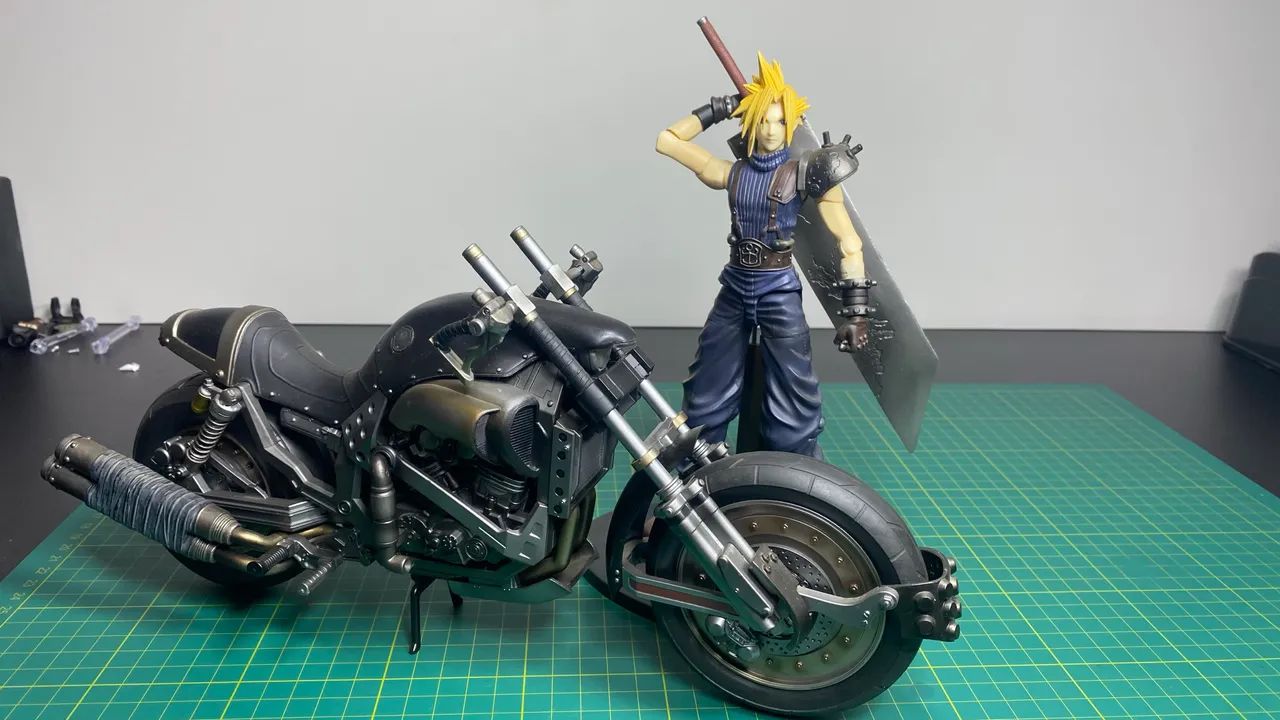 Cloud Strife & Hardy Daytona Final Fantasy VII Play Arts Square