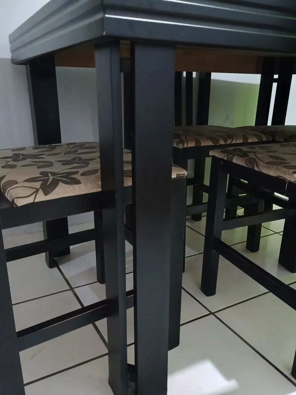 Mesa com 4 Cadeiras  em Excelente Estado  - Foto 3