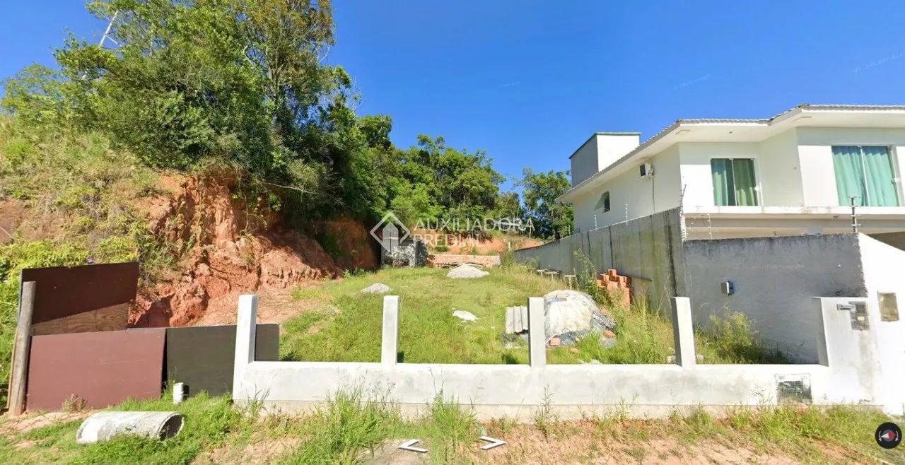 Terreno em excelente localização com benfeitorias