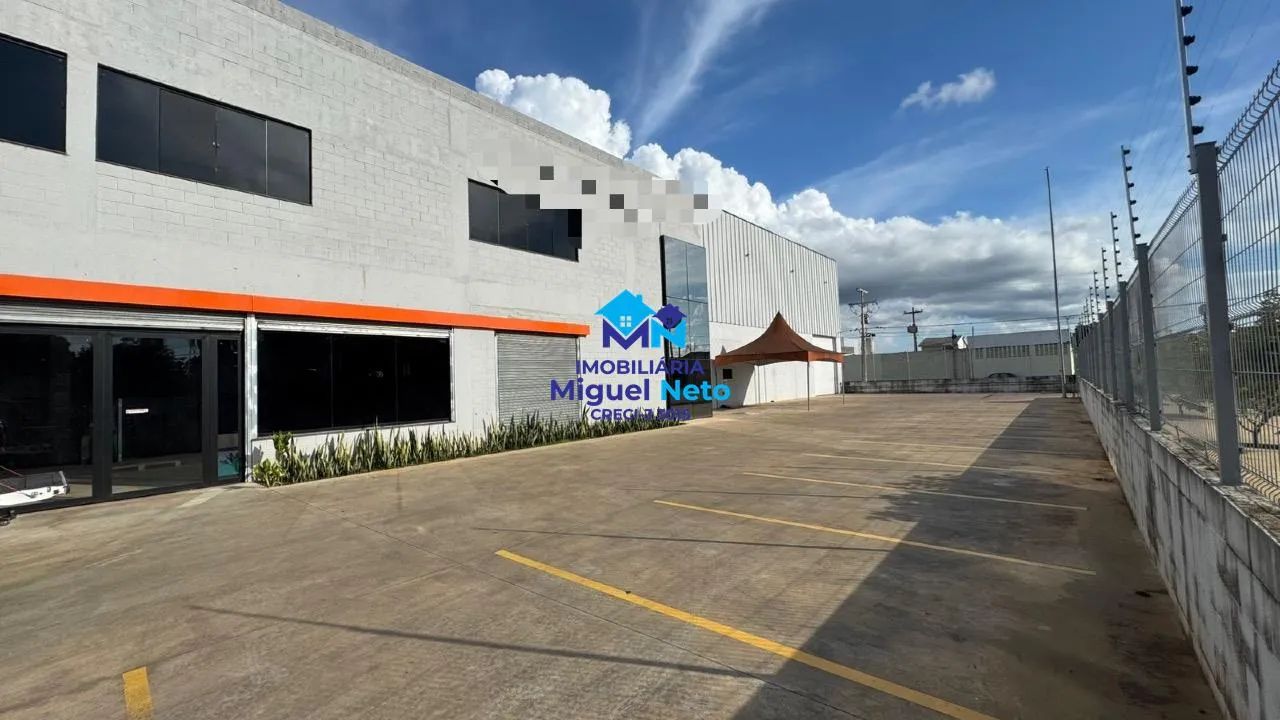 Prédio Comercial Amplo e Moderno  Estrutura de Alto Padrão