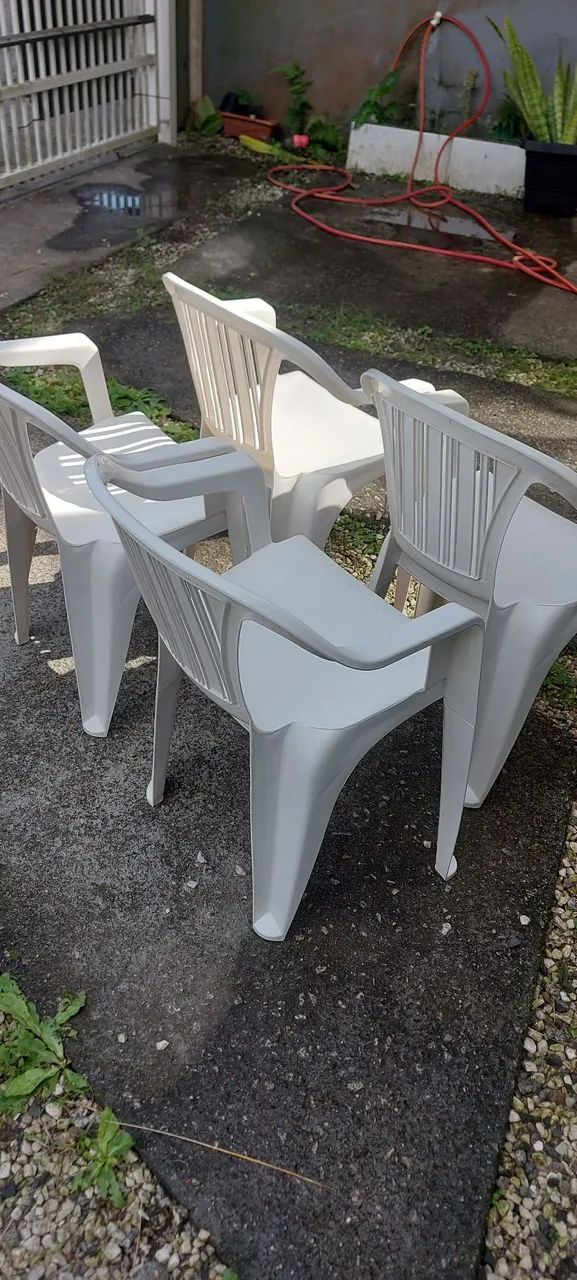 4 poltronas de plástico semi novas no campeche - Foto 3