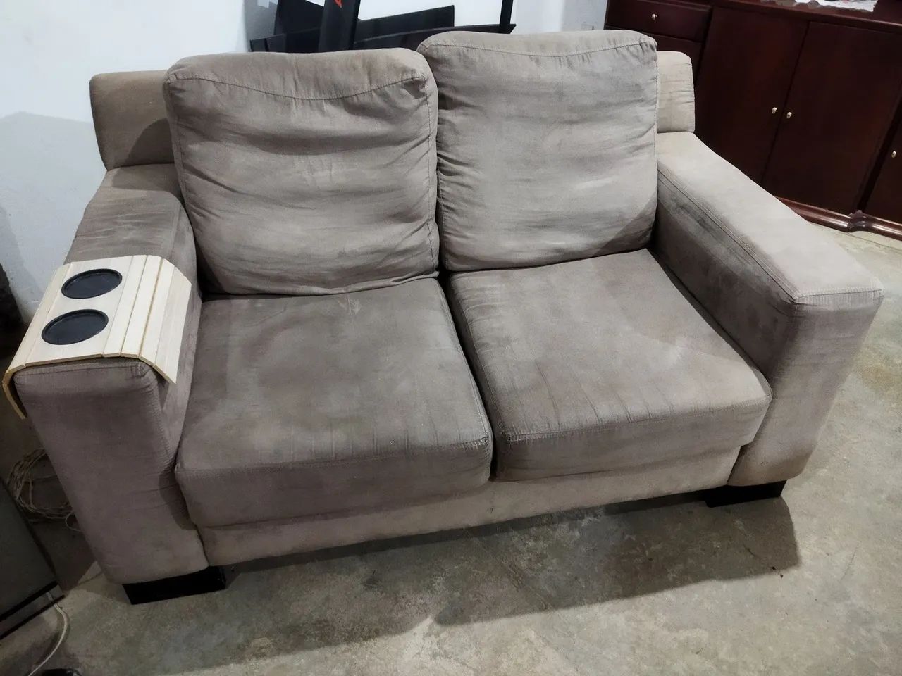 Two-Seat Extendable Sofa418478220714321920
