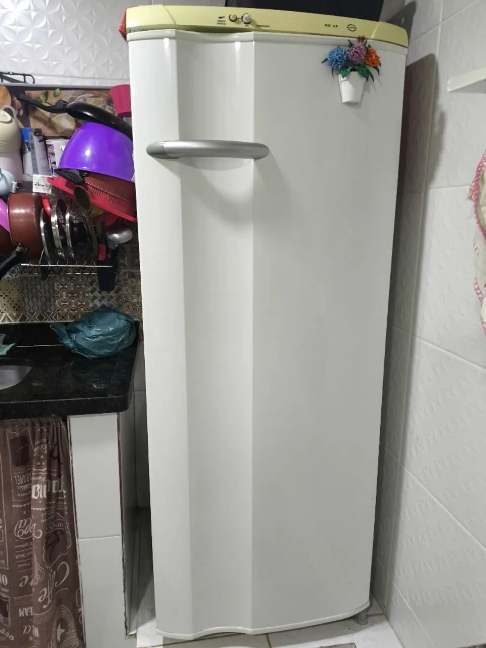 Geladeira funcionando perfeitamente em ótimo estado 