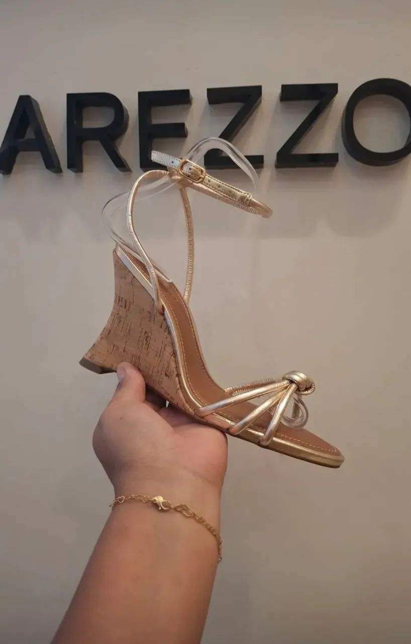 Vendo Sandália Arezzo 