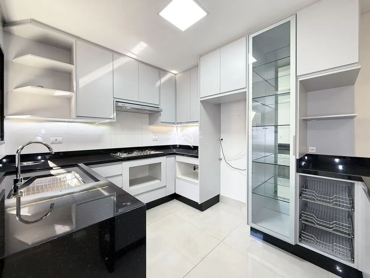 Sobrado Triplex Mobiliado com 3 Quartos e 153m² - Hauer - Foto 5