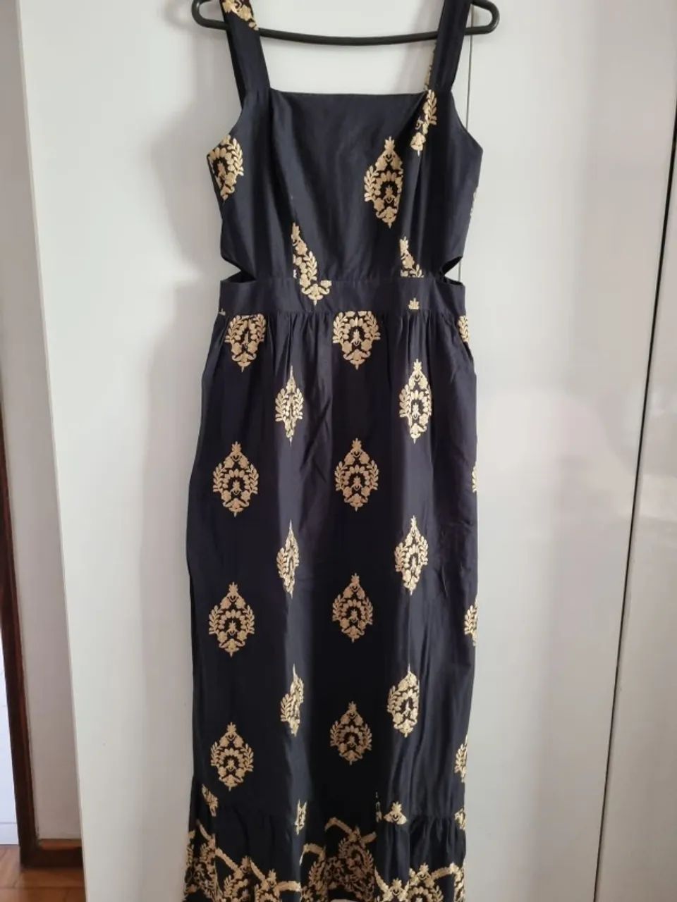 Vestido preto com bordados