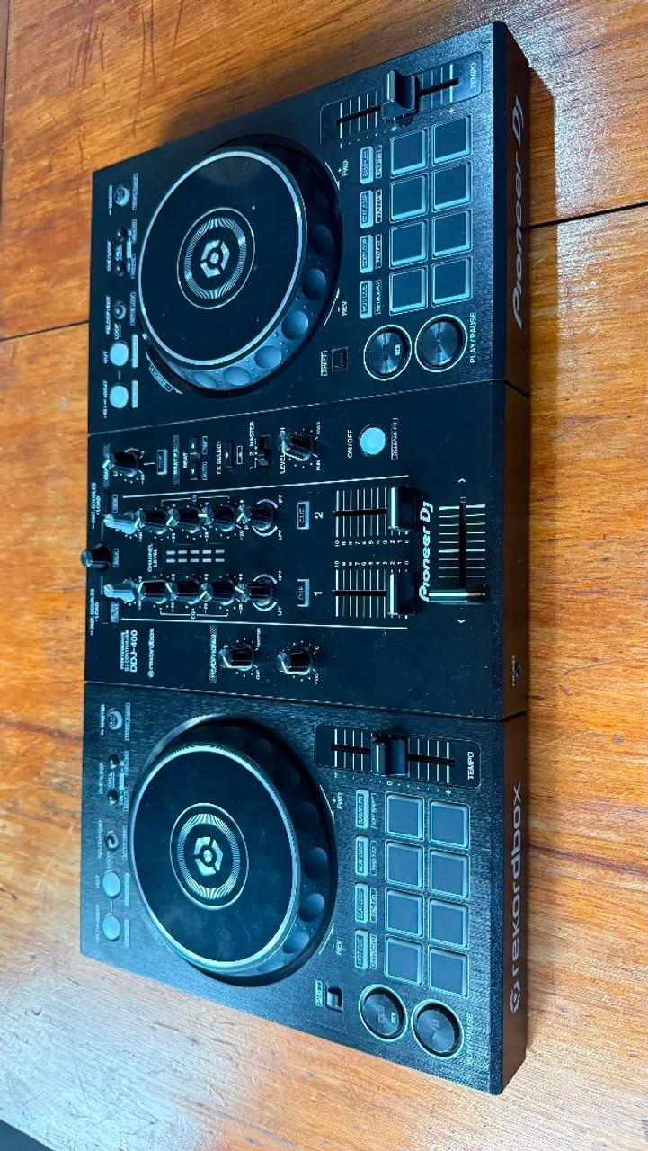 Vendo controladora DDJ-400 com cabo e case.<br> * - Foto 3