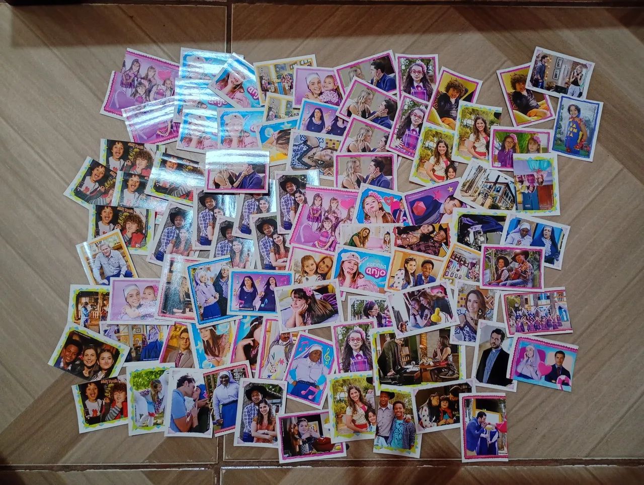 87 figurinhas da novela Carinha de anjo 