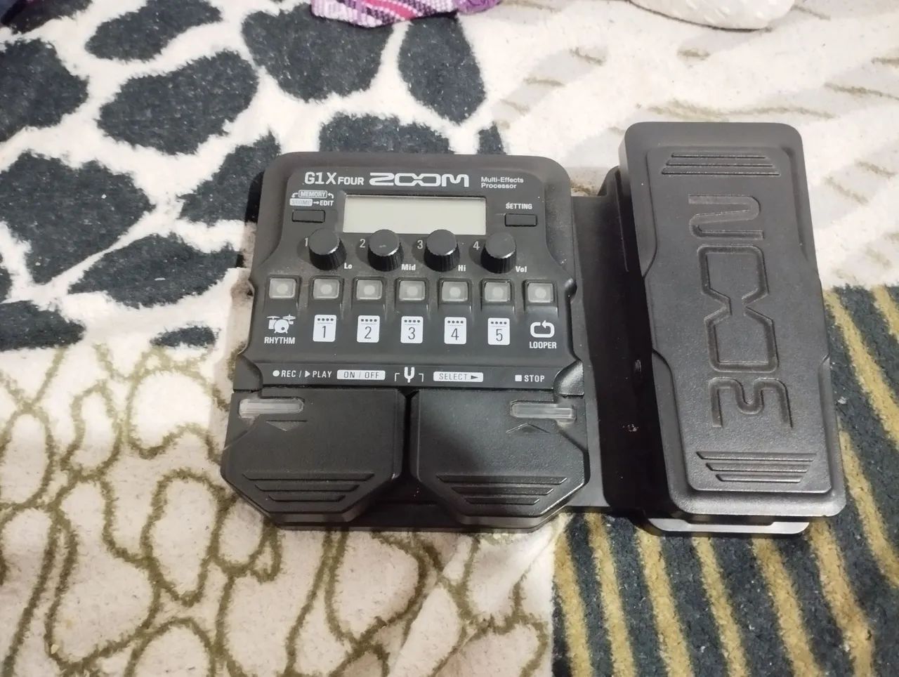 Pedaleira Zoom g1x four - Instrumentos musicais - Itatuba