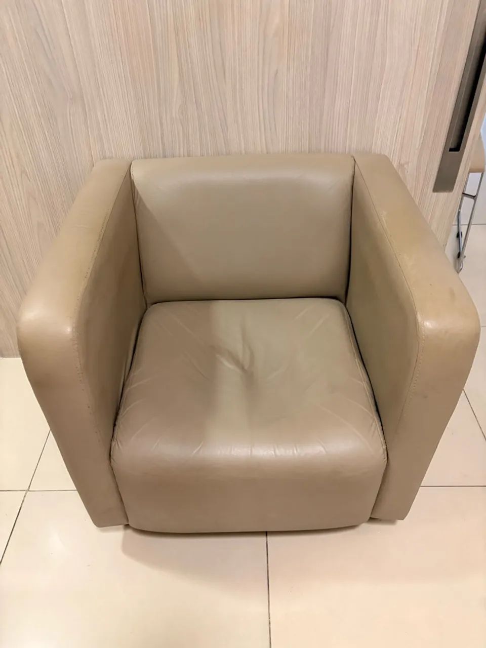 2 Poltronas usadas em corino (100 cada 150 as duas) - Foto 2
