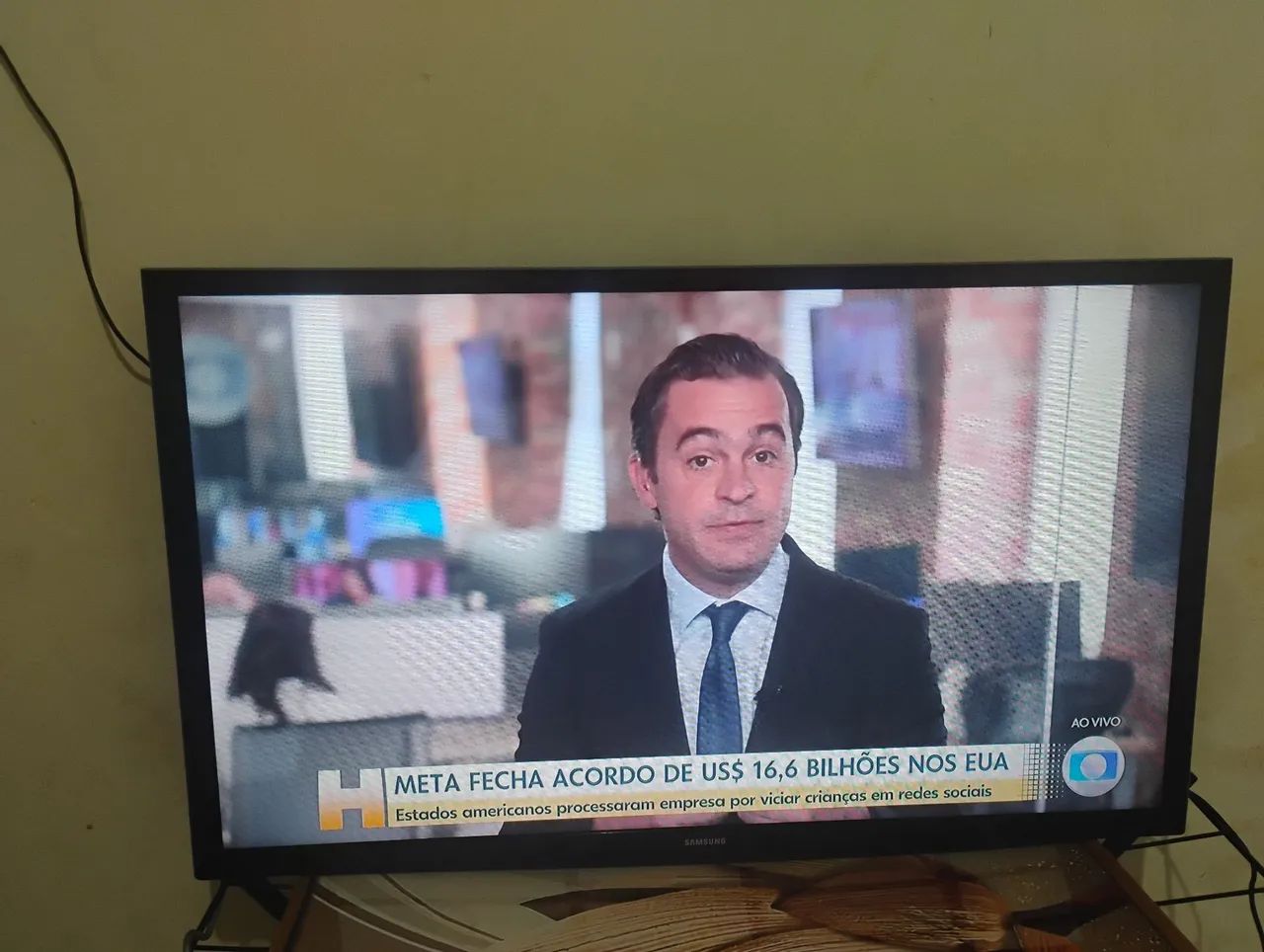 Vendece uma tv 32 smart praticamente nova - Foto 2