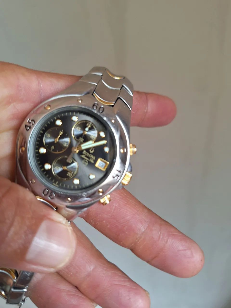 Lindo e Original Relógio Bulova Detalhes em Ouro!!! - Foto 2
