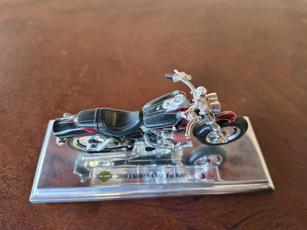 Miniatura Maisto 1:18 Harley Davidson 2009 FXDFSE CVO Fat Bob - Foto 4