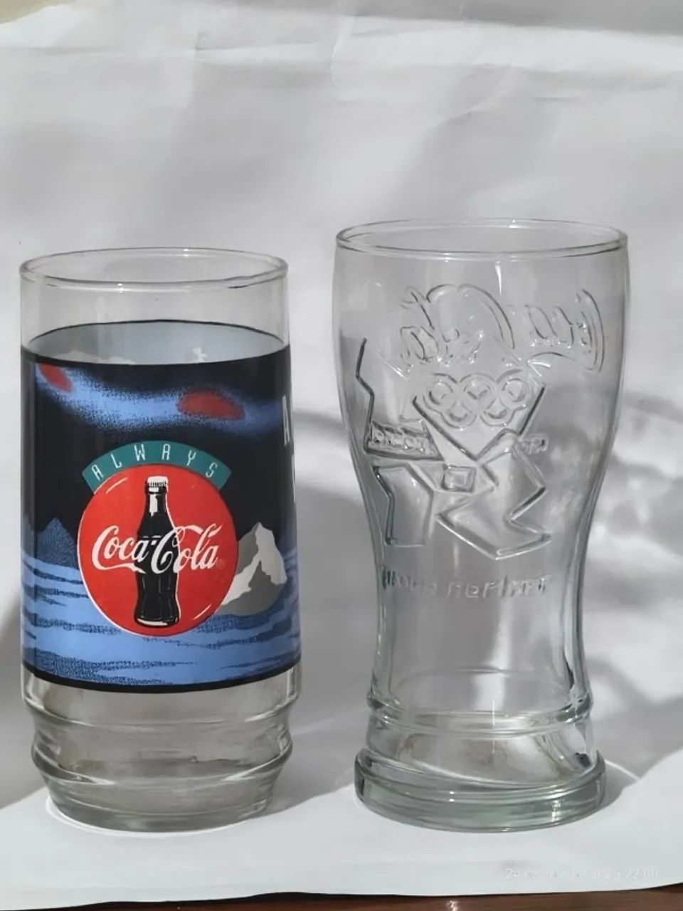 Garrafas de coca cola lacradas  e Copos da Coca Cola - Foto 2