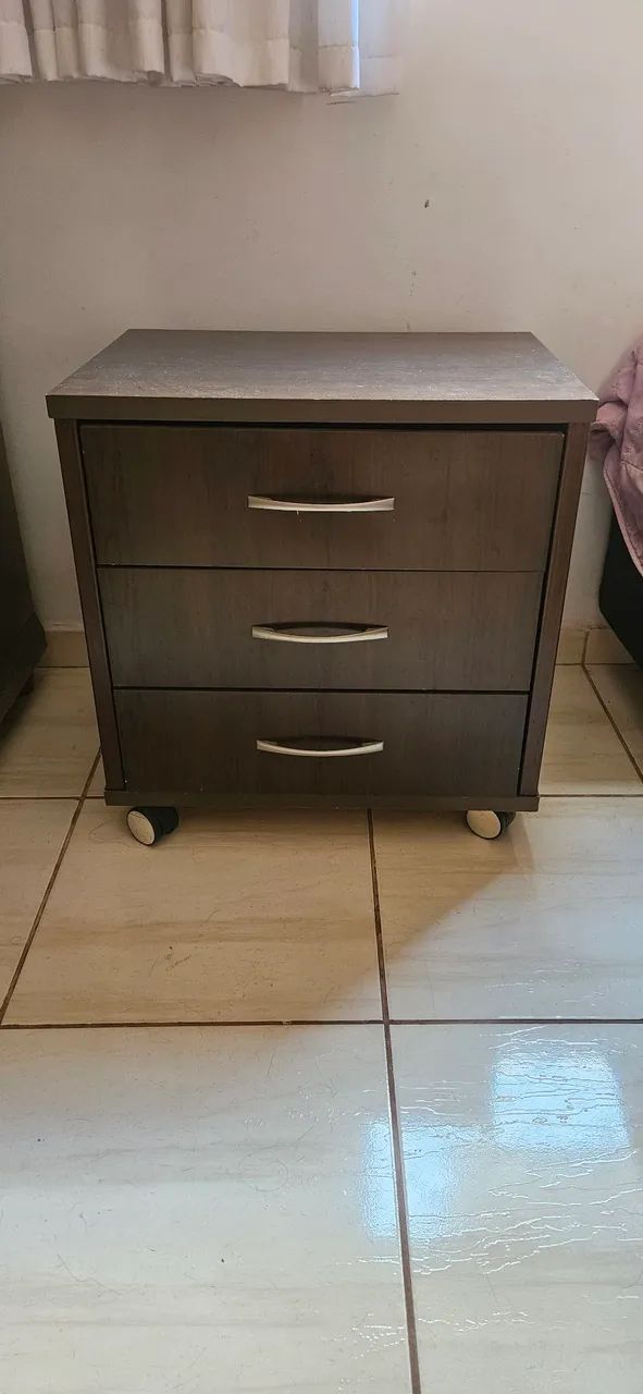 Mesinha de cabeceira 