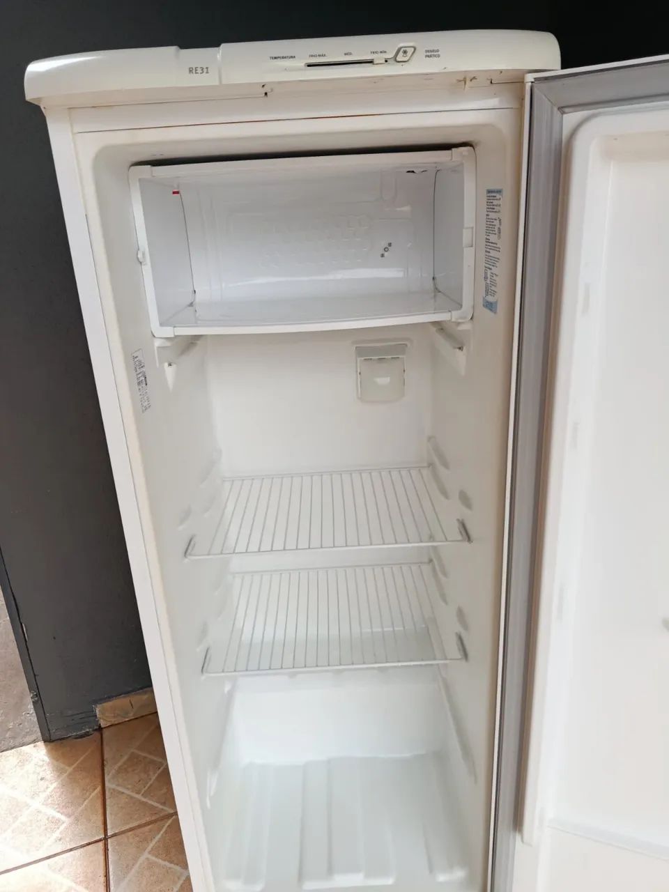 Geladeira Eletrolux 240L