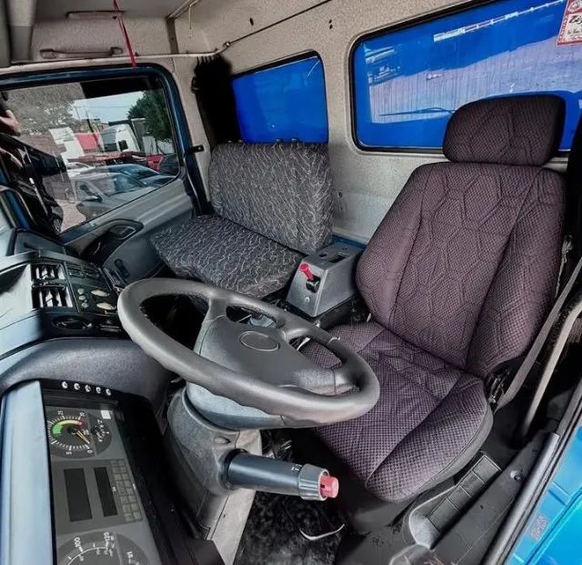 mb atego 1418 4x2 2006 baú 6,8m - Foto 8