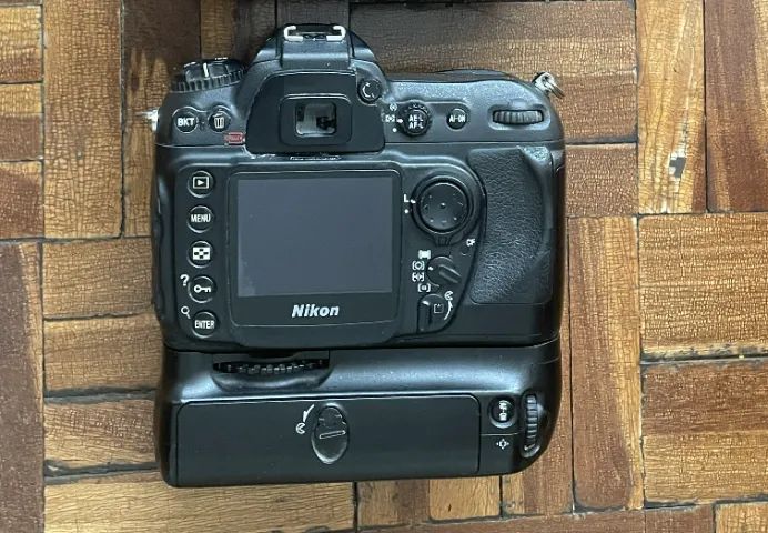 Nikon D200 +  Lente Nikon 18-70mm + Flash Nikon Sb-80dx (P/ Manutenção/Retirada de Peças) - Foto 2