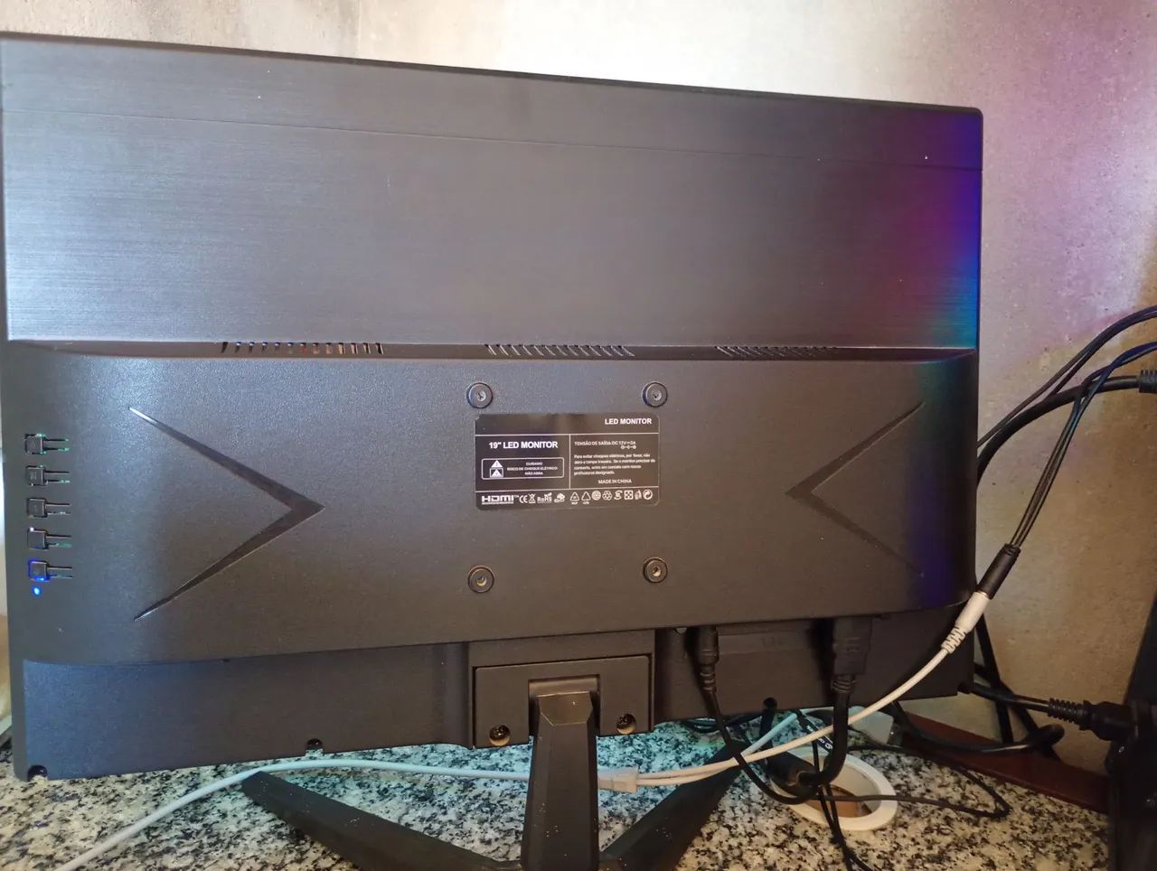 Vendo monitor LED de 19 polegadas em excelente estado de conservação - Foto 3