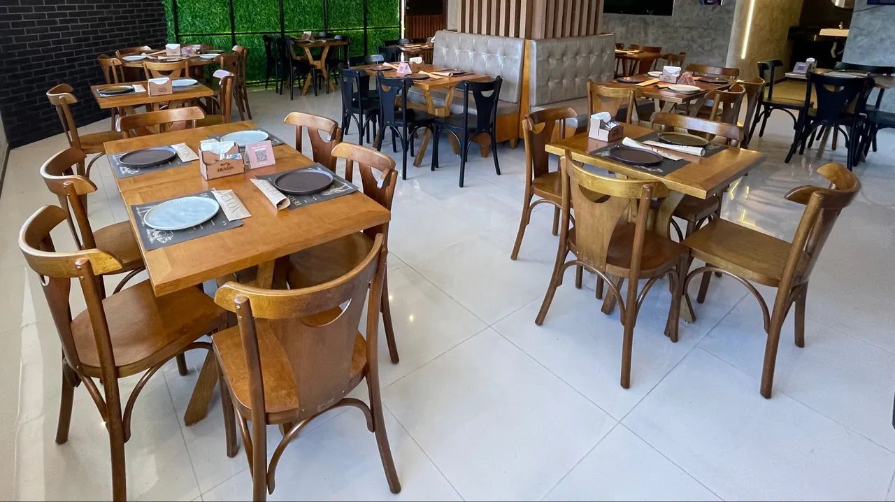 Mesas  e cadeiras oar Restaurante