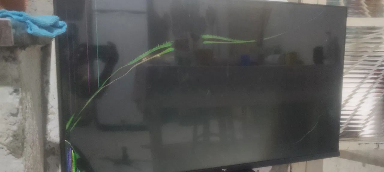 TV smart TCL T43 (DEFEITO)