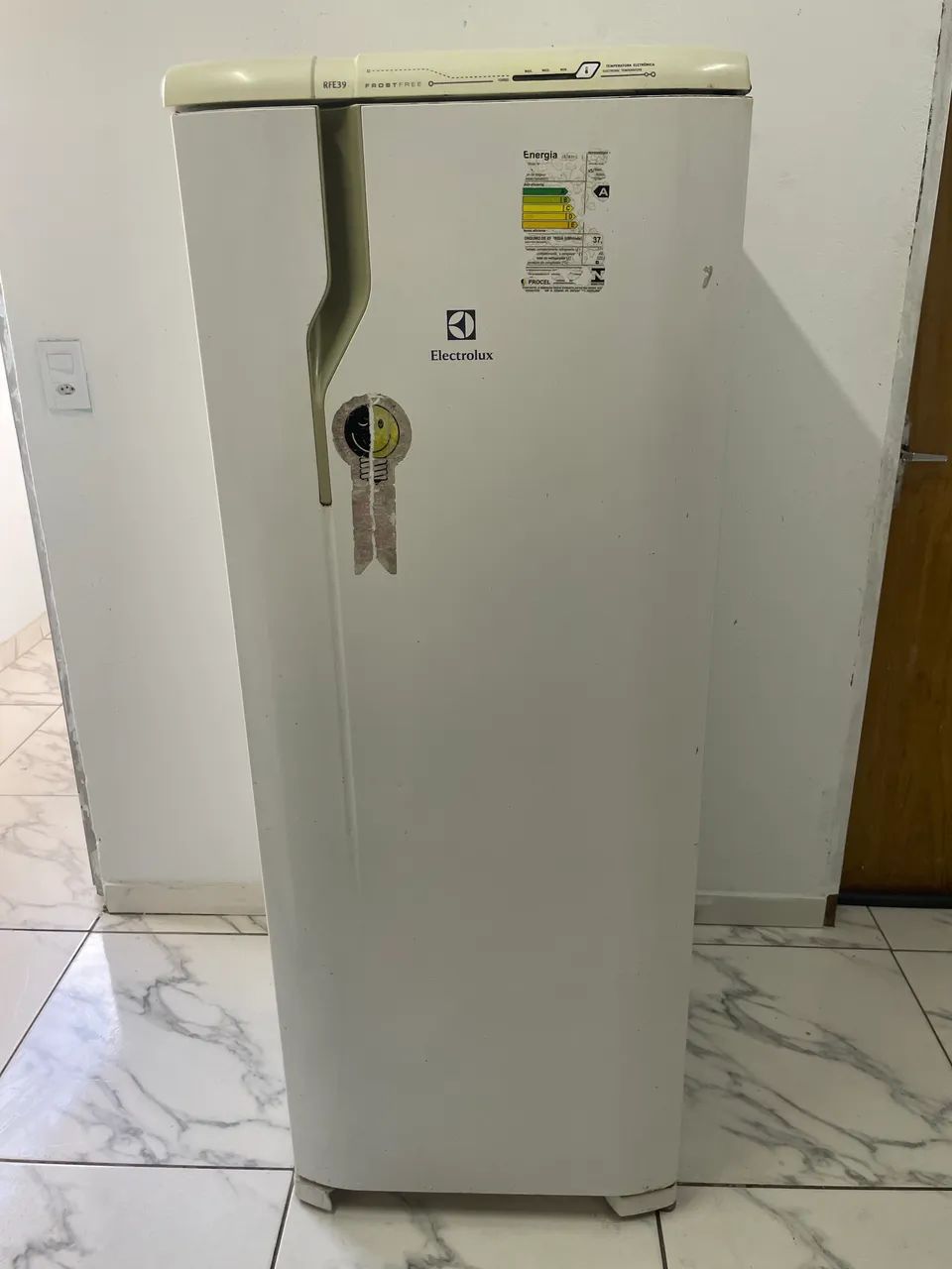 Geladeira Electrolux RFE39 Frost Free - Geladeiras e Freezers